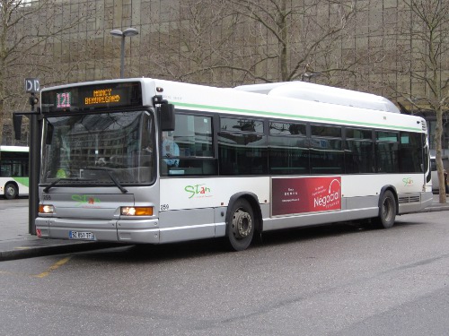 Réseau urbain Heuliez Bus GX317 GNV Cursor : BZ-851-TF
